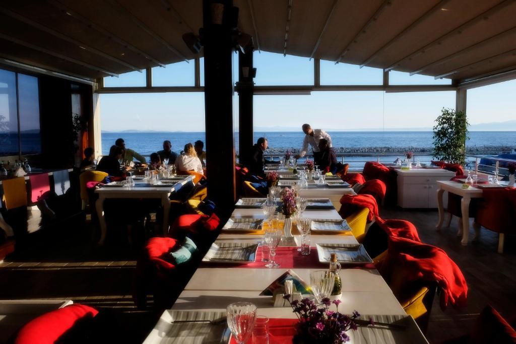 Alp Otel Restaurant Küçükkuyu Ngoại thất bức ảnh